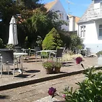 Sandvig Havn فندق 2*